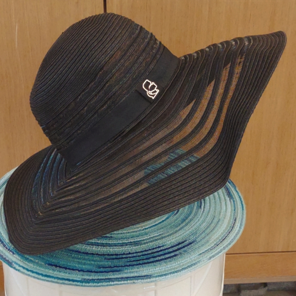 NWOT Paper/Poly Black Hat By Karl Lagerfeld - Picture 2 of 8